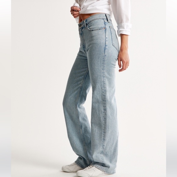 Abercrombie and Fitch 90s Relaxed Jean High-Rise - Picture 3 of 7